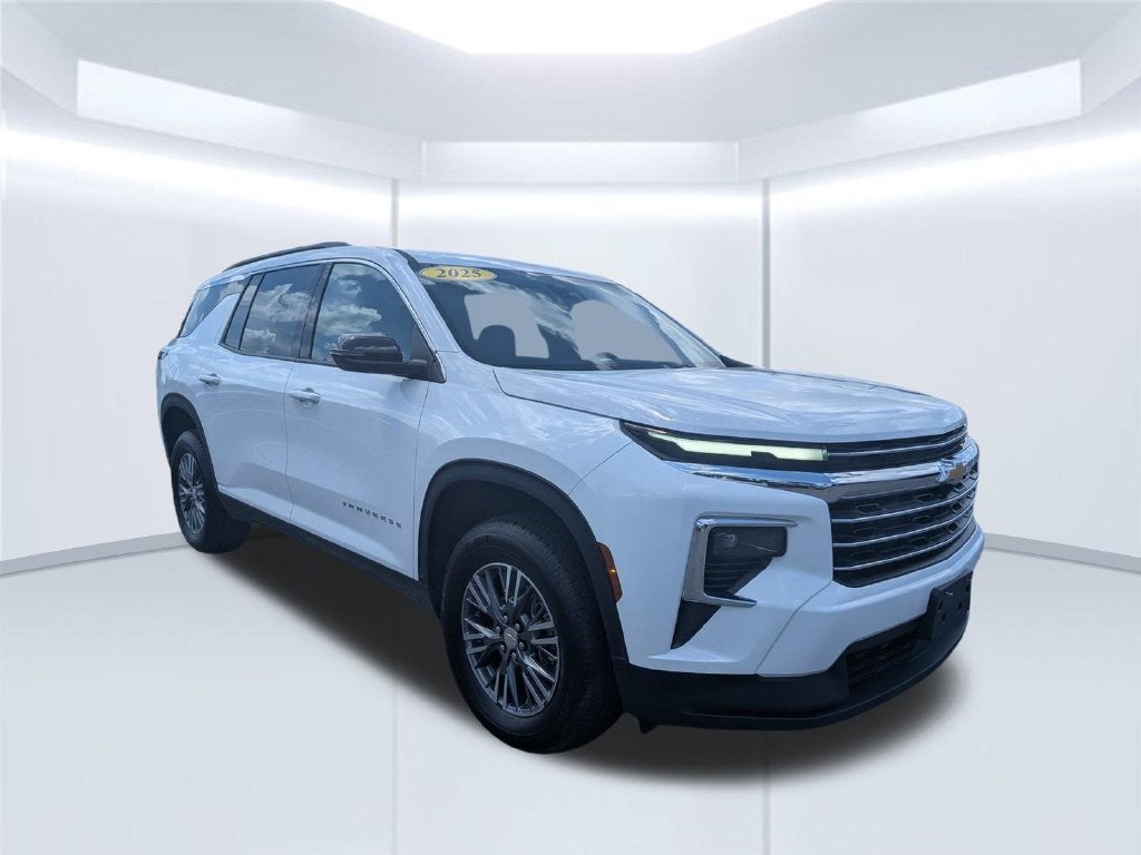 2025 Chevrolet Traverse LT