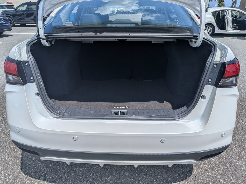 2025 Nissan Versa 1.6 SR