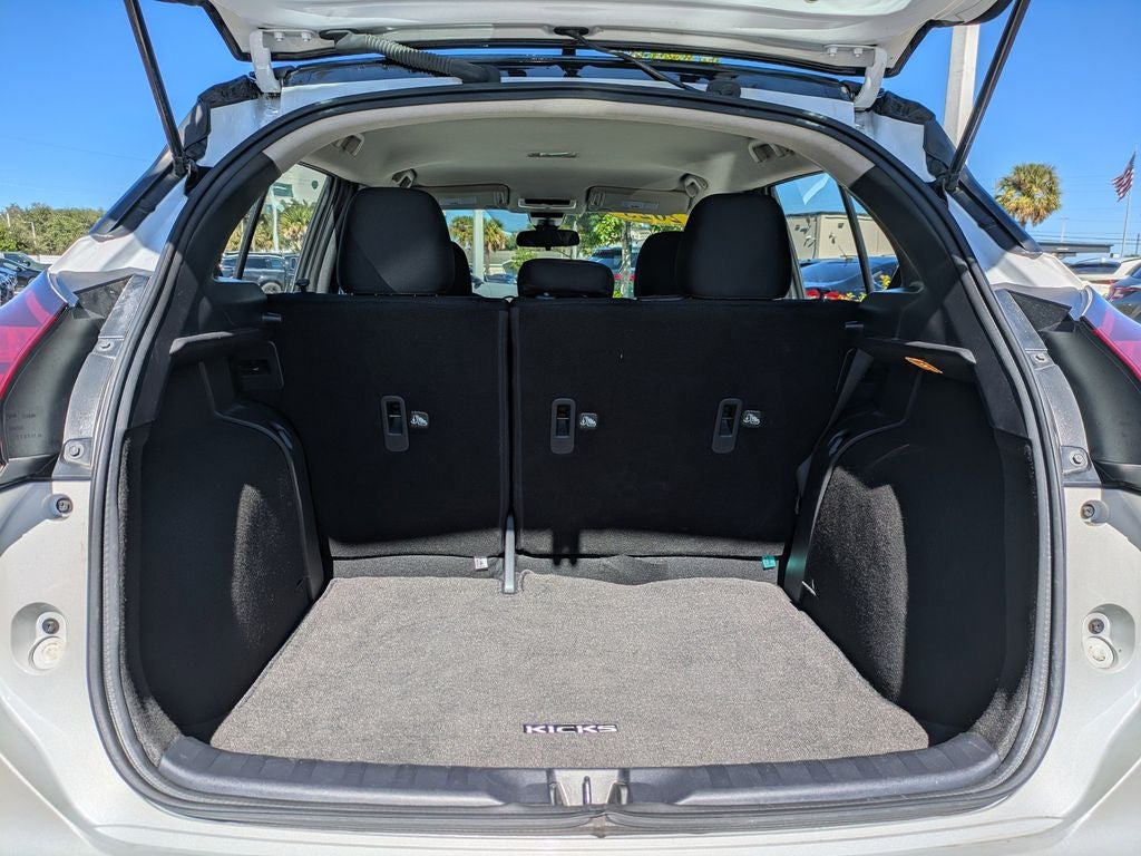 2023 Nissan Kicks SR