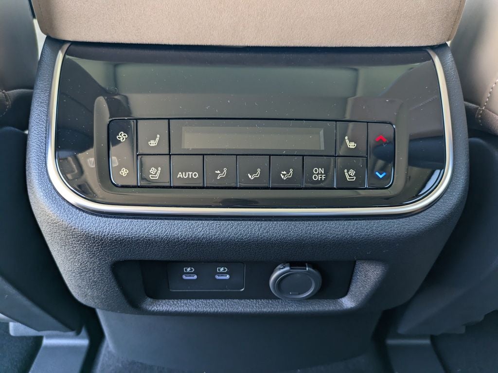 2027 INFINITI QX80 Luxe 4WD
