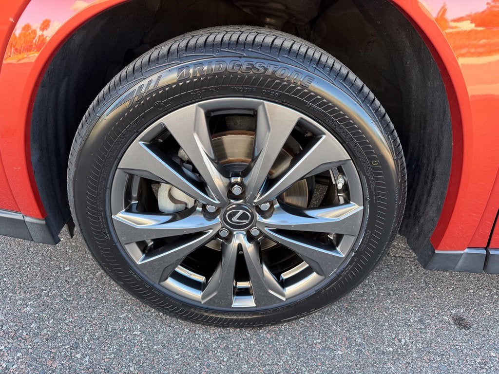 2023 Lexus UX 250h F SPORT Handling