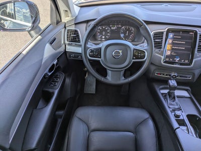 2022 Volvo XC90 T5 Momentum