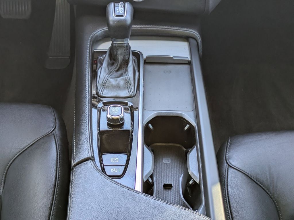 2022 Volvo XC90 T5 Momentum