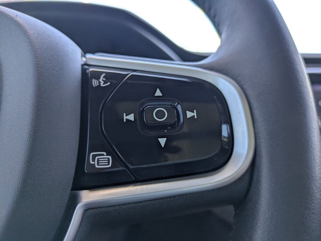 2022 Volvo XC90 T5 Momentum